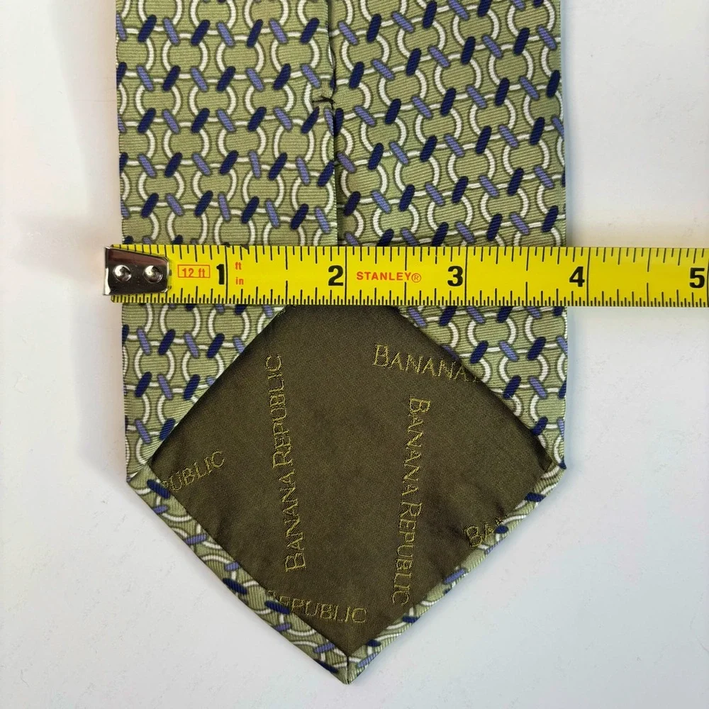 BR Silk Neck Tie Geometric Pattern Made in Italy EUC Green Blue‎ Cream